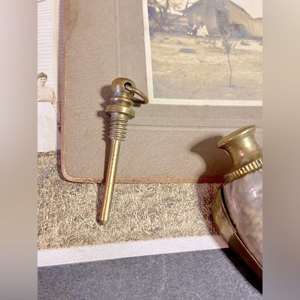 Vintage Brass & Shell Perfume Scent Bottle Pendant - Picture 12 of 12